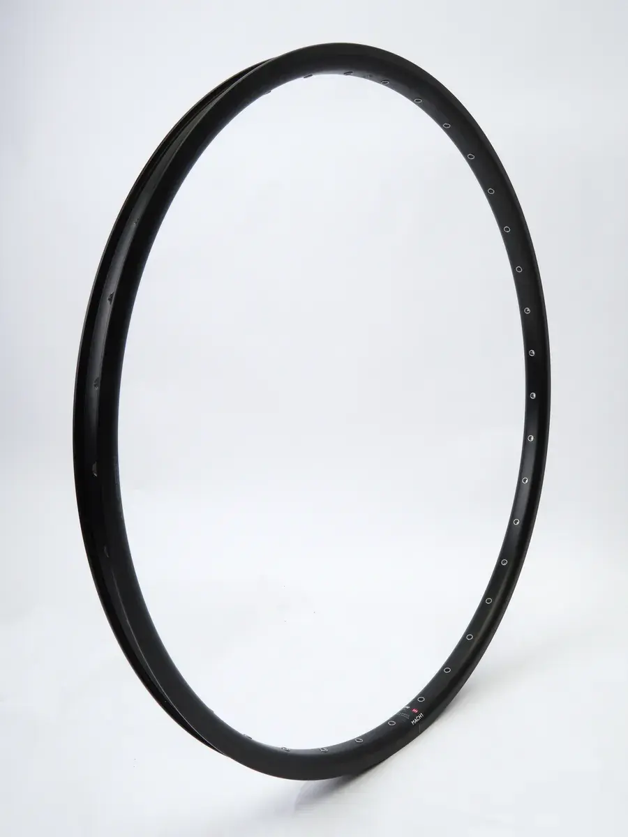 Обод Mach1, 910, 28" (622х23), 36отв., AV, пистон., disc, черный 1